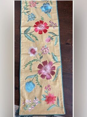 Max Studio Embroidered Table Runner Spring Summer Floral Cotton New